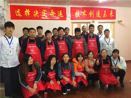 魅力小吃熟食系列項目培訓學員畢業合影