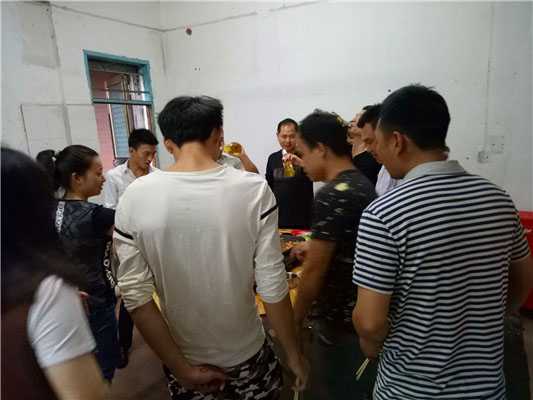 魅力小吃培訓學員特色烤魚實操學員品嘗烤魚現場案例