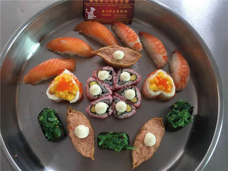 魅力小吃培訓(xùn)學(xué)員初次壽司制作現(xiàn)場(chǎng)案例