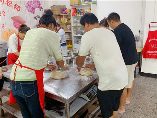 泉州面食培訓(xùn)班學(xué)員實操現(xiàn)場
